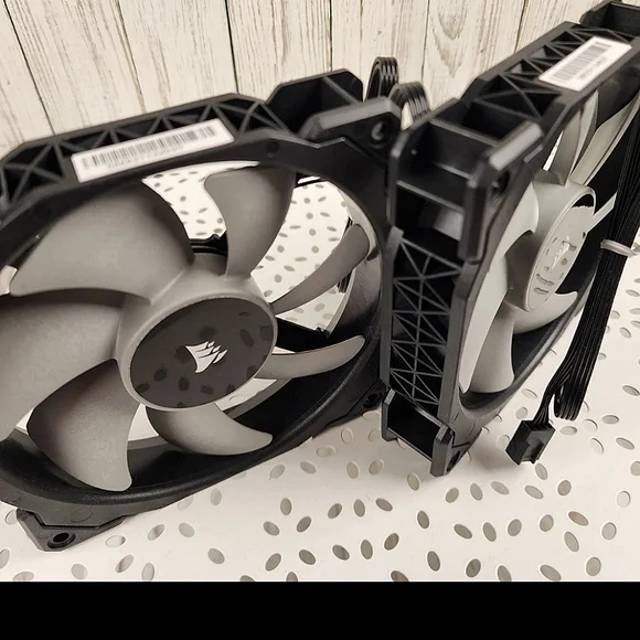 Lot of 2 Corsair ML120 Case Fan 120mm PWM Fan 31-004754 New Open Box2 pack